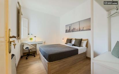 Bedroom of Flat to share in L'Hospitalet de Llobregat  with Air Conditioner and Terrace