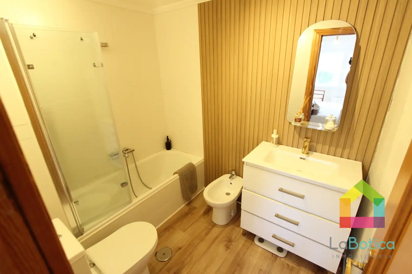 Baño de Piso en venta en Olías del Rey con Aire acondicionado, Calefacción y Terraza