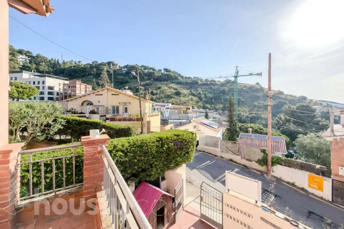 Vista exterior de Casa o chalet en venta en Barcelona con Aire acondicionado, Calefacción y Jardín privado