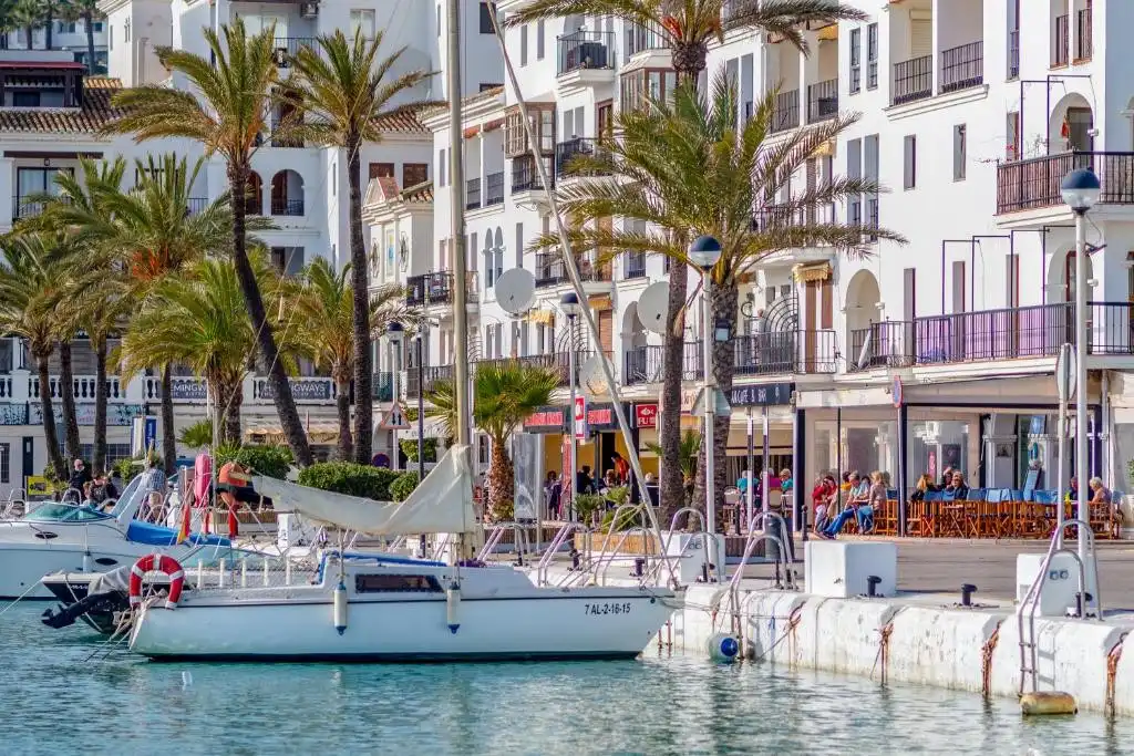 Apartamento con ascensor en venta en Puerto de la Duquesa, imagen 4