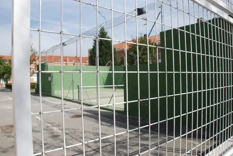 Vista exterior de Casa adosada en venta en Fuenlabrada con Aire acondicionado, Calefacción y Jardín privado
