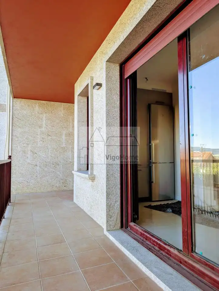 Casa adosada en venda en Vigo  amb Calefacció, Jardí privat i Terrassa