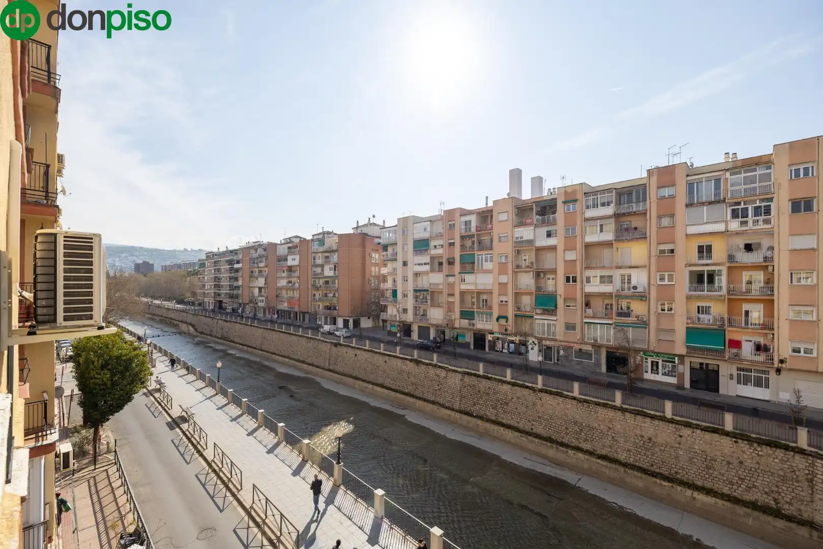 Vista exterior de Piso en venta en Granada