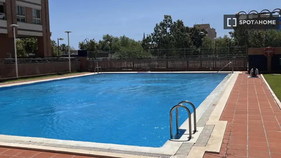 Swimming pool of Flat for rent in Valencia  with Air Conditioner, Heating and Furnished