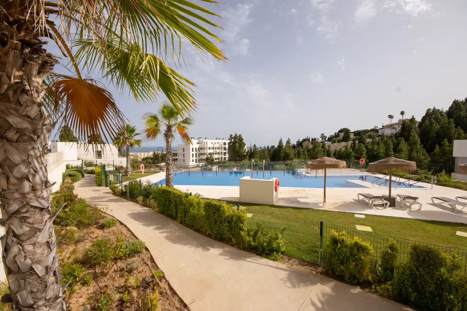 Piscina de Piso en venta en Mijas con Aire acondicionado, Jardín privado y Terraza