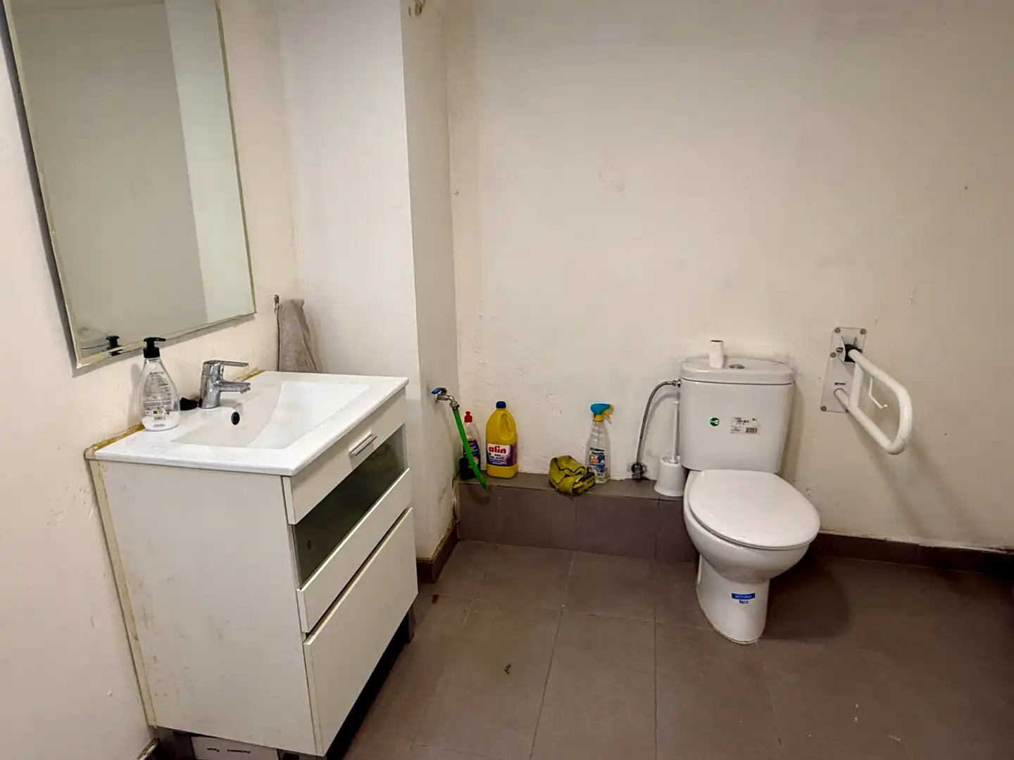 Baño de Local en venta en Barcelona con Aire acondicionado y Parquet