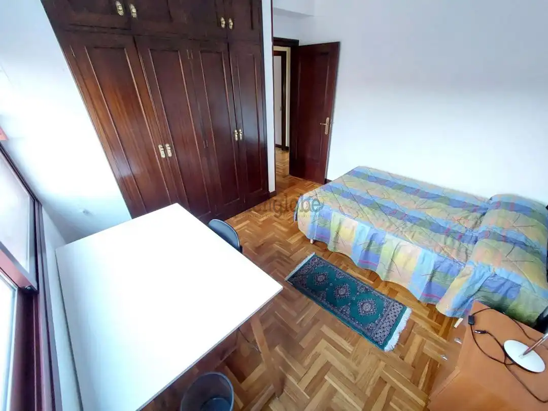 Bedroom of Flat for rent in Oviedo   with Heating