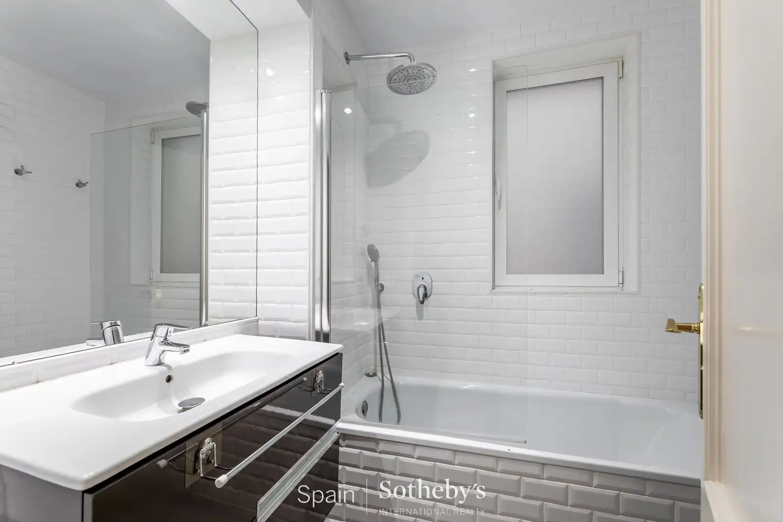 Bany de Apartament en venda en Madrid amb Aire condicionat, Calefacció i Terrassa