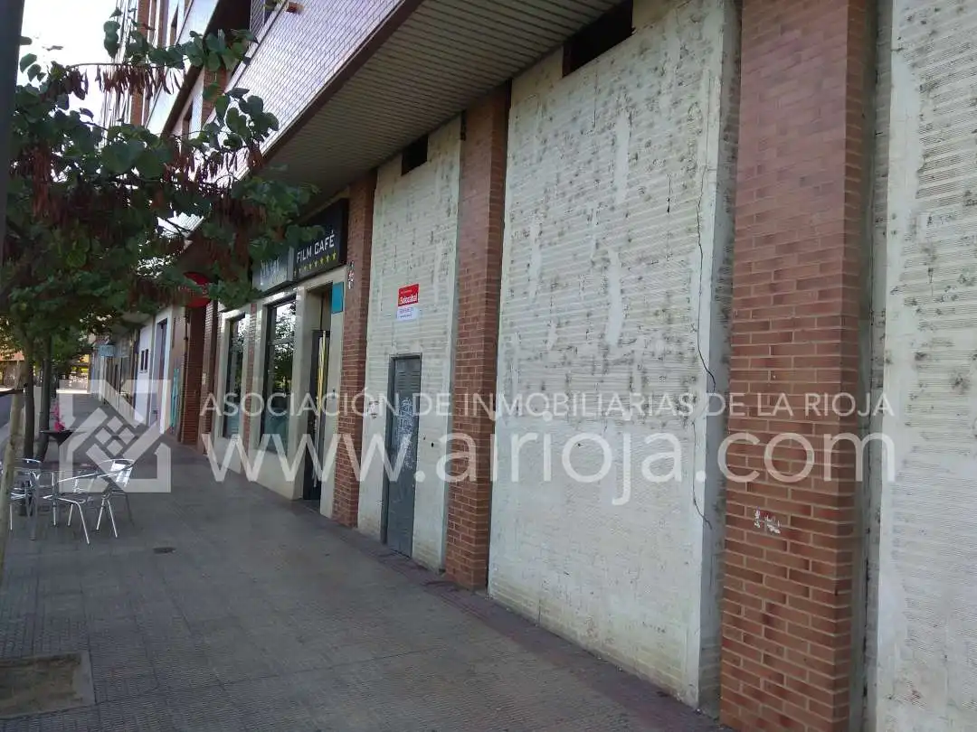 Vista exterior de Local de alquiler en  Logroño