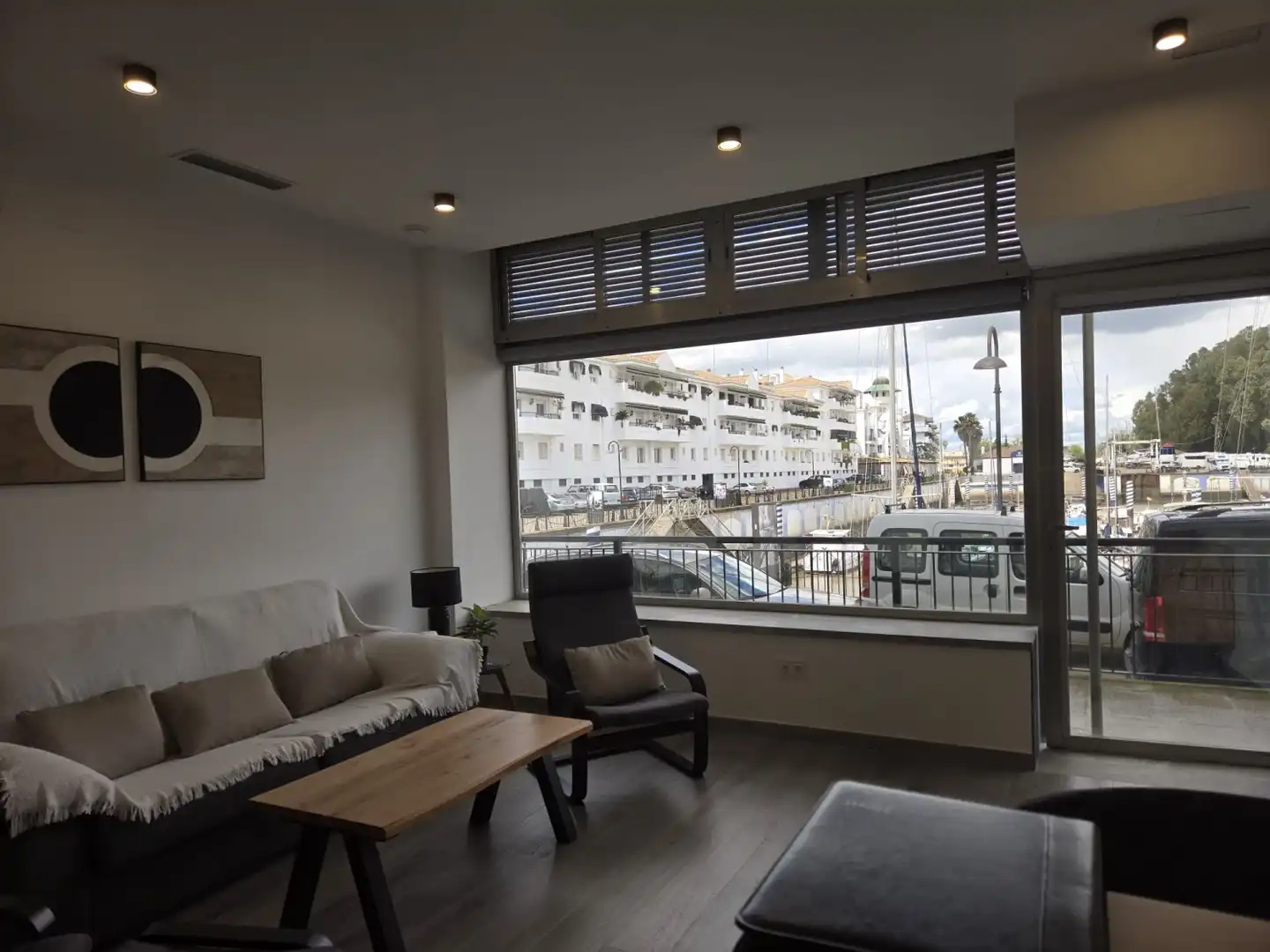 Sala d'estar de Apartament de lloguer en Gelves amb Aire condicionat, Calefacció i Moblat