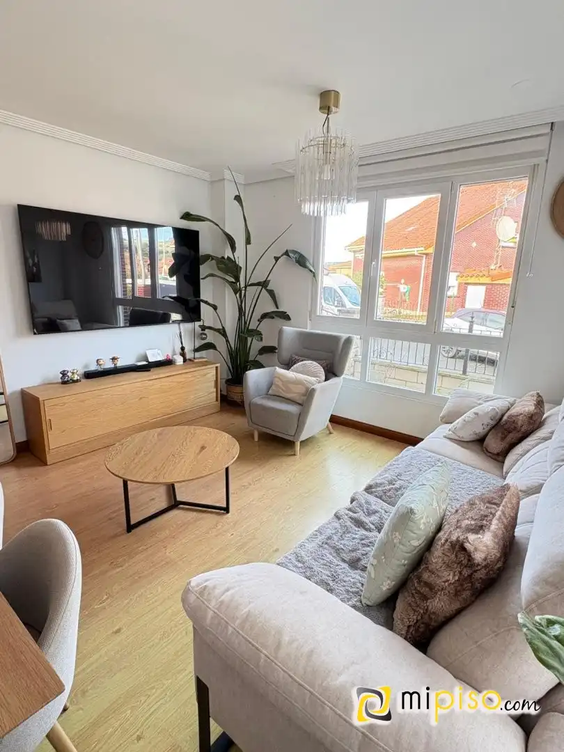 Sala de estar de Casa adosada en venta en Solórzano con Calefacción y Jardín privado