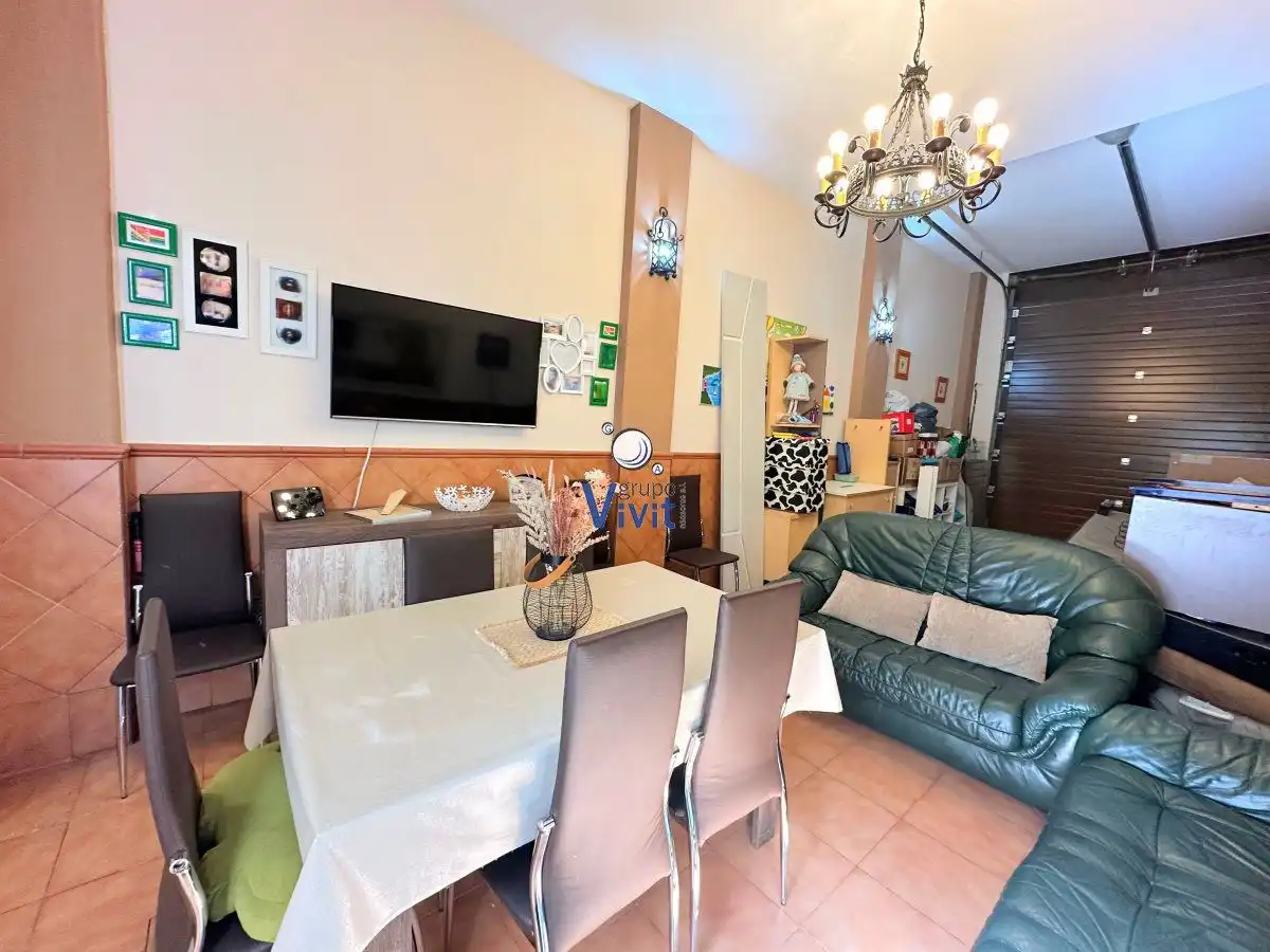 Sala d'estar de Casa o xalet en venda en Alcalá de Guadaira amb Aire condicionat, Traster i Balcó