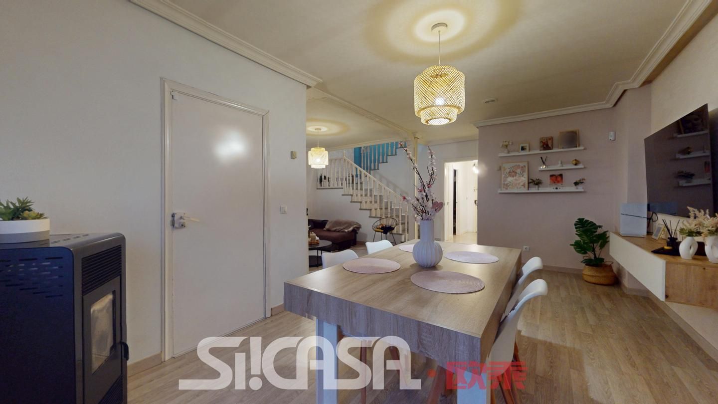 Casa adosada en venta en Yuncos con Aire acondicionado, Calefacción y Jardín privado