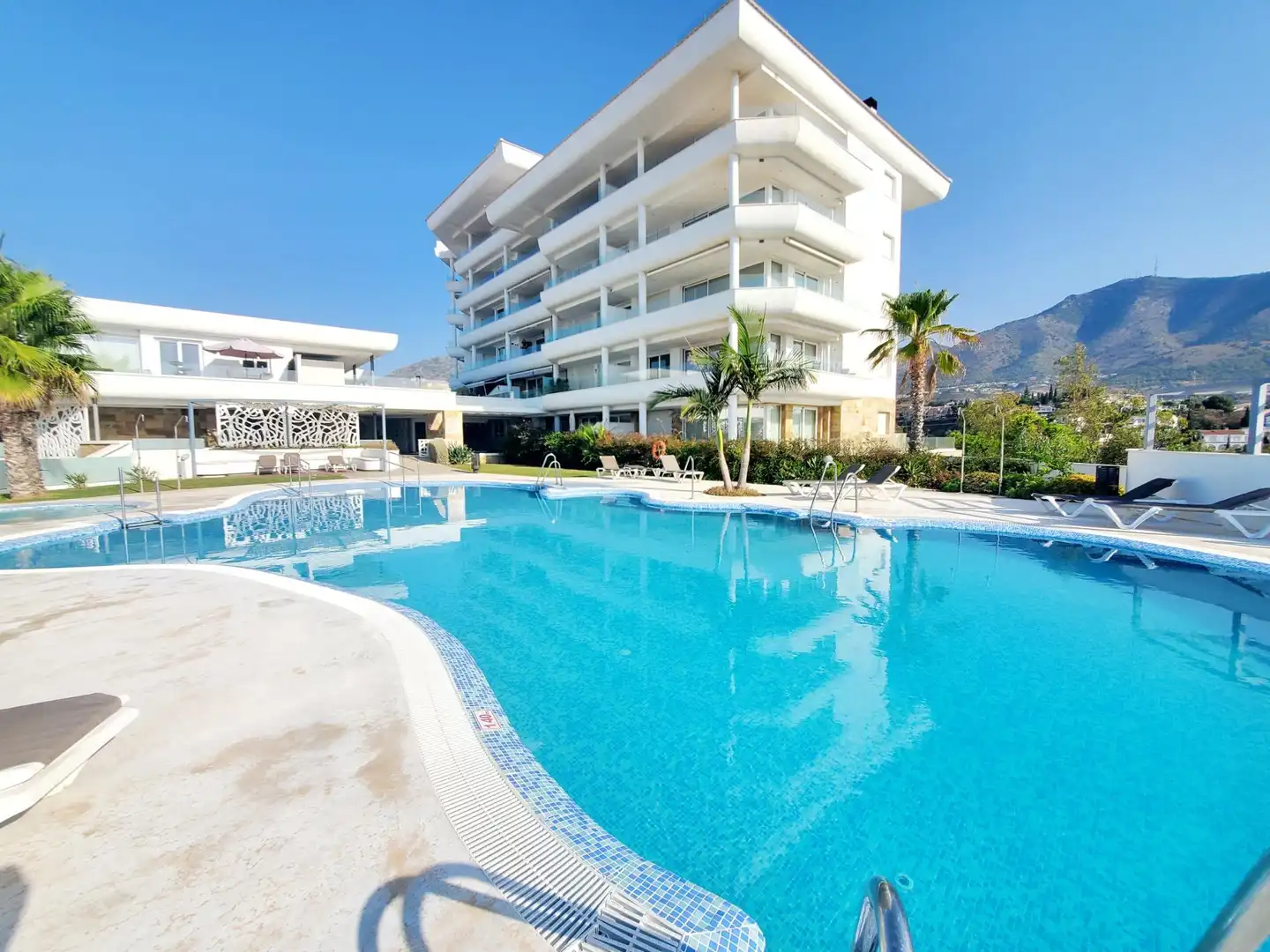 Piscina de Planta baixa en venda en Fuengirola amb Aire condicionat, Calefacció i Terrassa
