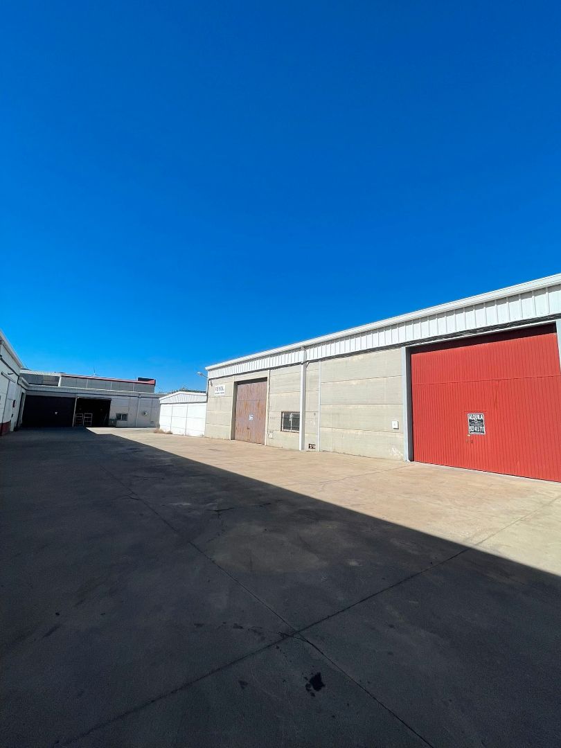 Vista exterior de Nau industrial de lloguer en Plasencia amb Calefacció