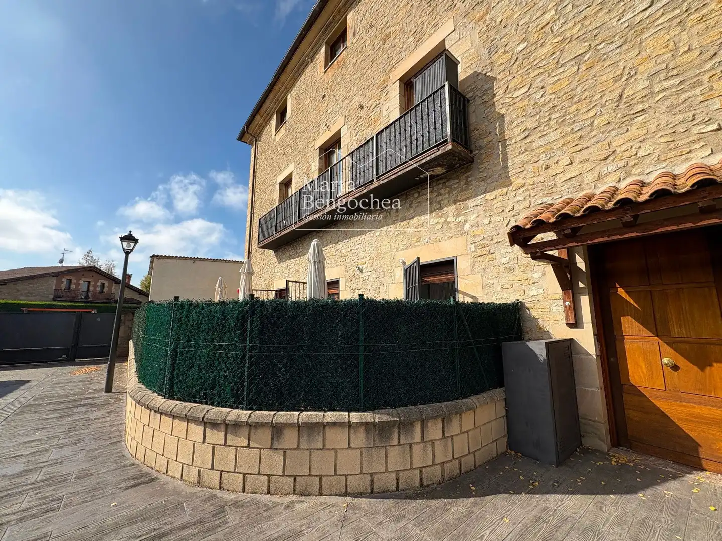 Vista exterior de Pis en venda en Vitoria - Gasteiz amb Calefacció, Terrassa i Moblat