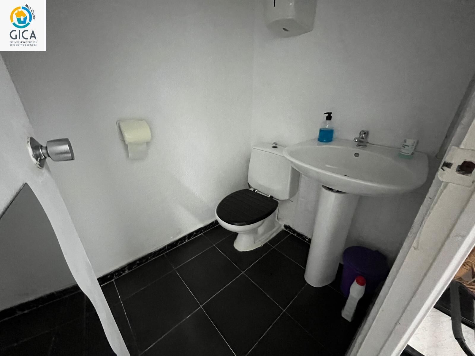 Bathroom of Premises for sale in Jerez de la Frontera  with Air Conditioner