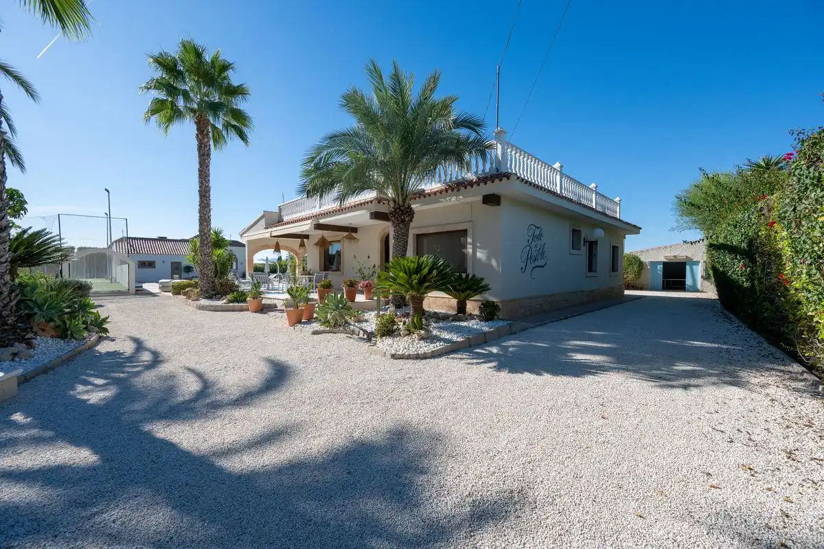 Vista exterior de Casa o chalet en venta en Elche / Elx con Aire acondicionado, Calefacción y Jardín privado