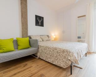 Bedroom of Apartment to share in  Valencia Capital  with Air Conditioner and Balcony