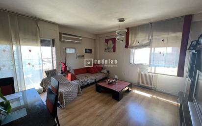 Living room of Flat to rent in  Madrid Capital  with Heating, Terrace and Furnished