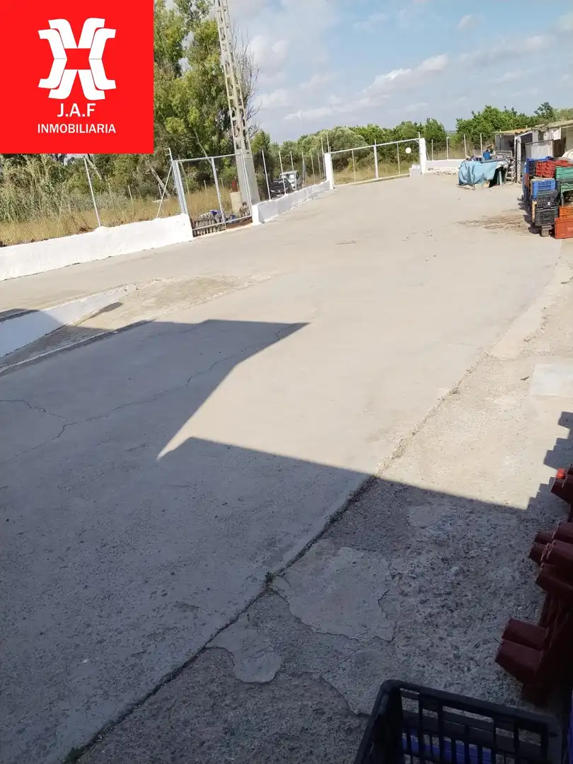 Aparcament de Nau industrial en venda en El Puig de Santa Maria