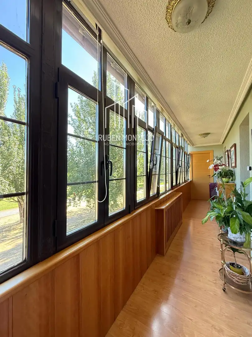 Außenansicht von Einfamilien-Reihenhaus zur Miete in Salamanca mit Heizung, Terrasse und Abstellraum