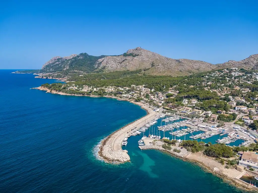 Vista exterior de Casa o xalet en venda en Alcúdia amb Aire condicionat, Calefacció i Jardí privat