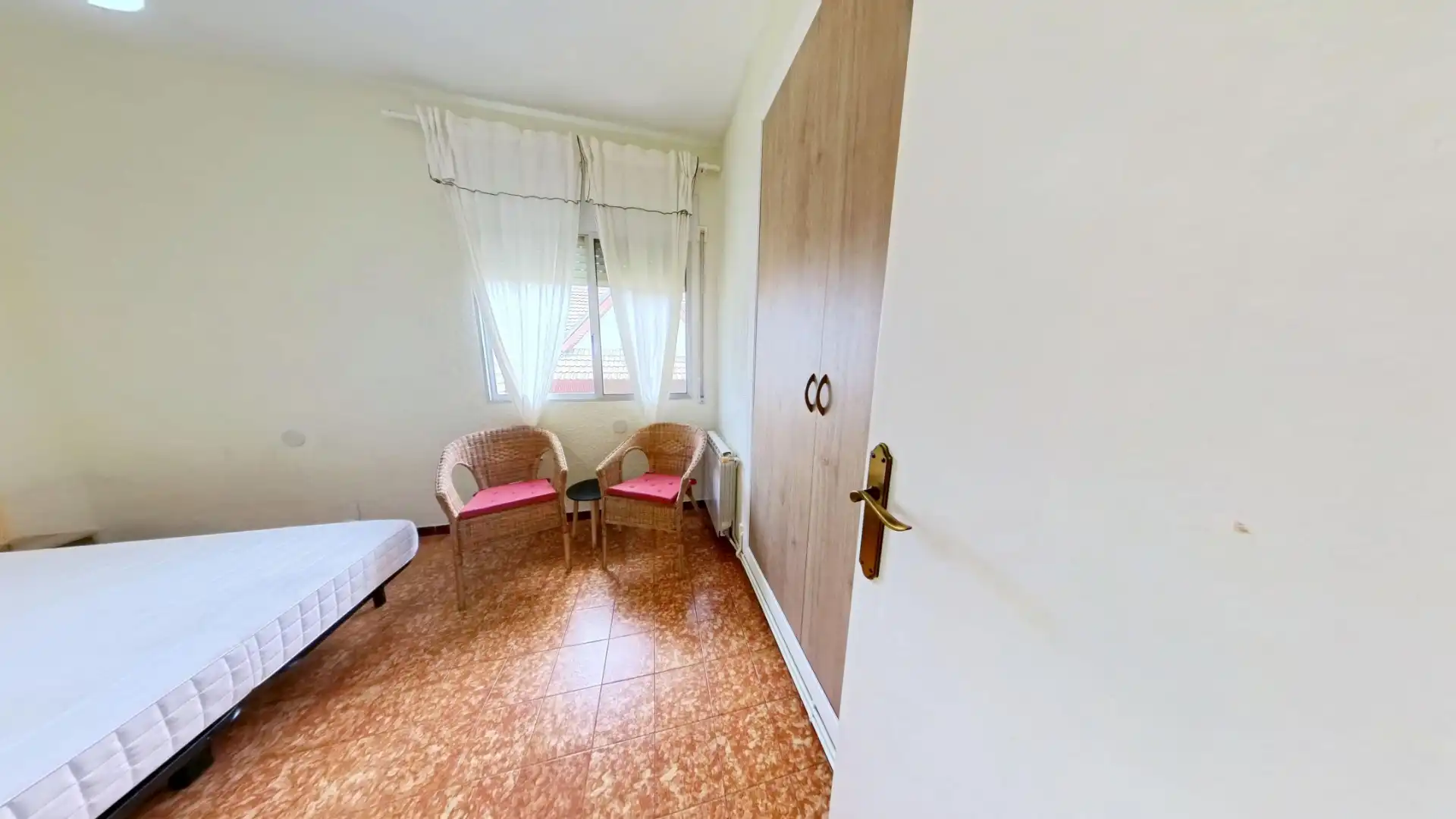 Dormitori de Apartament de lloguer en Cambrils amb Aire condicionat, Calefacció i Terrassa