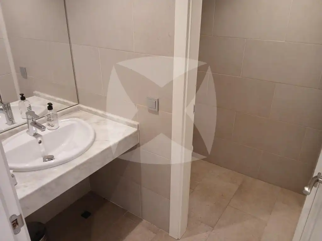 Bany de Local de lloguer en Badajoz amb Aire condicionat