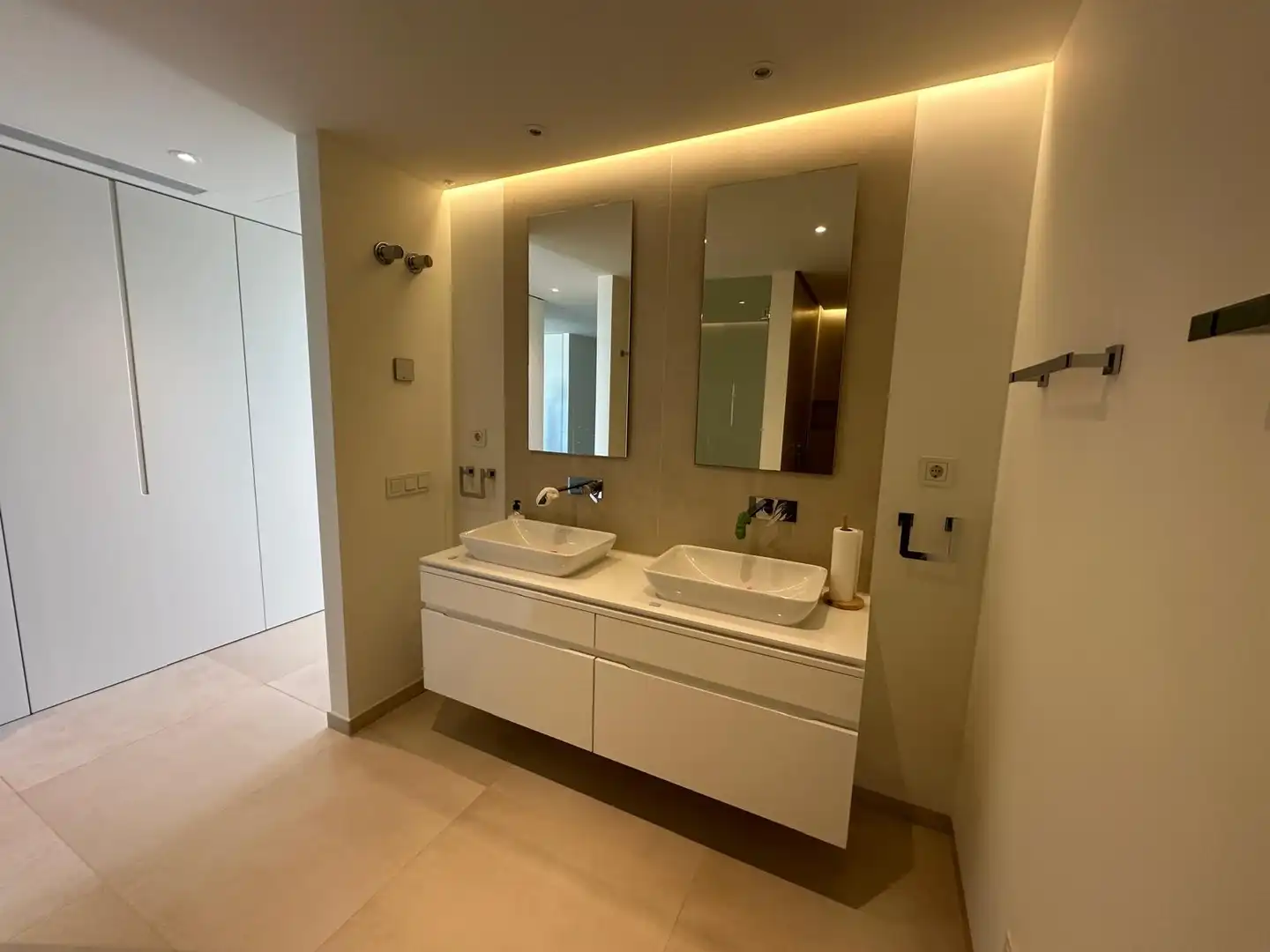 Baño de Apartamento de alquiler en Marbella con Aire acondicionado, Terraza y Piscina