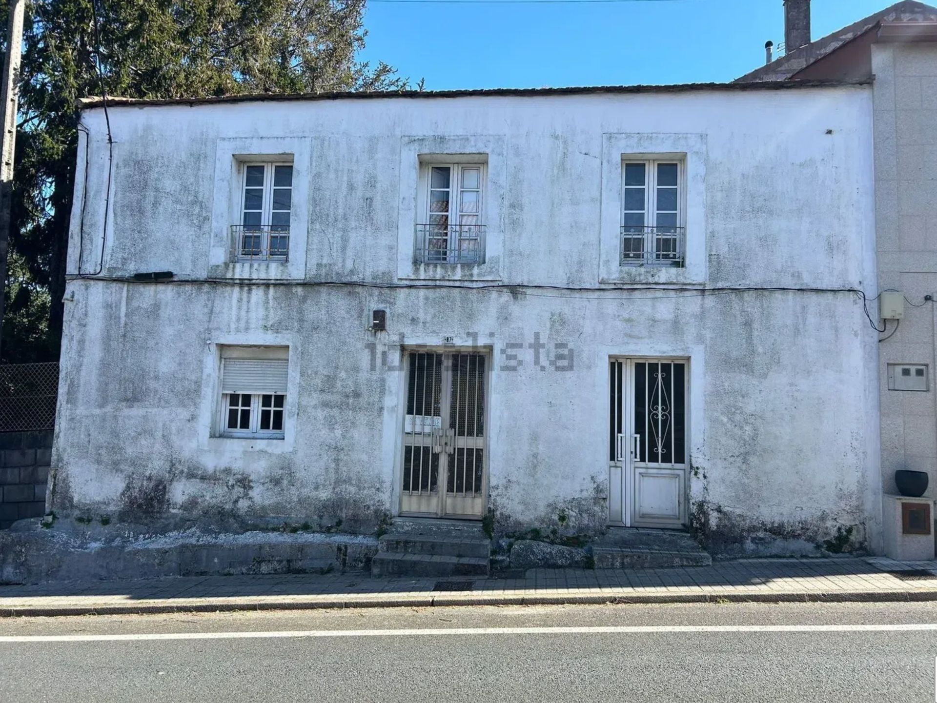 Vista exterior de Casa o xalet en venda en Vilagarcía de Arousa amb Moblat