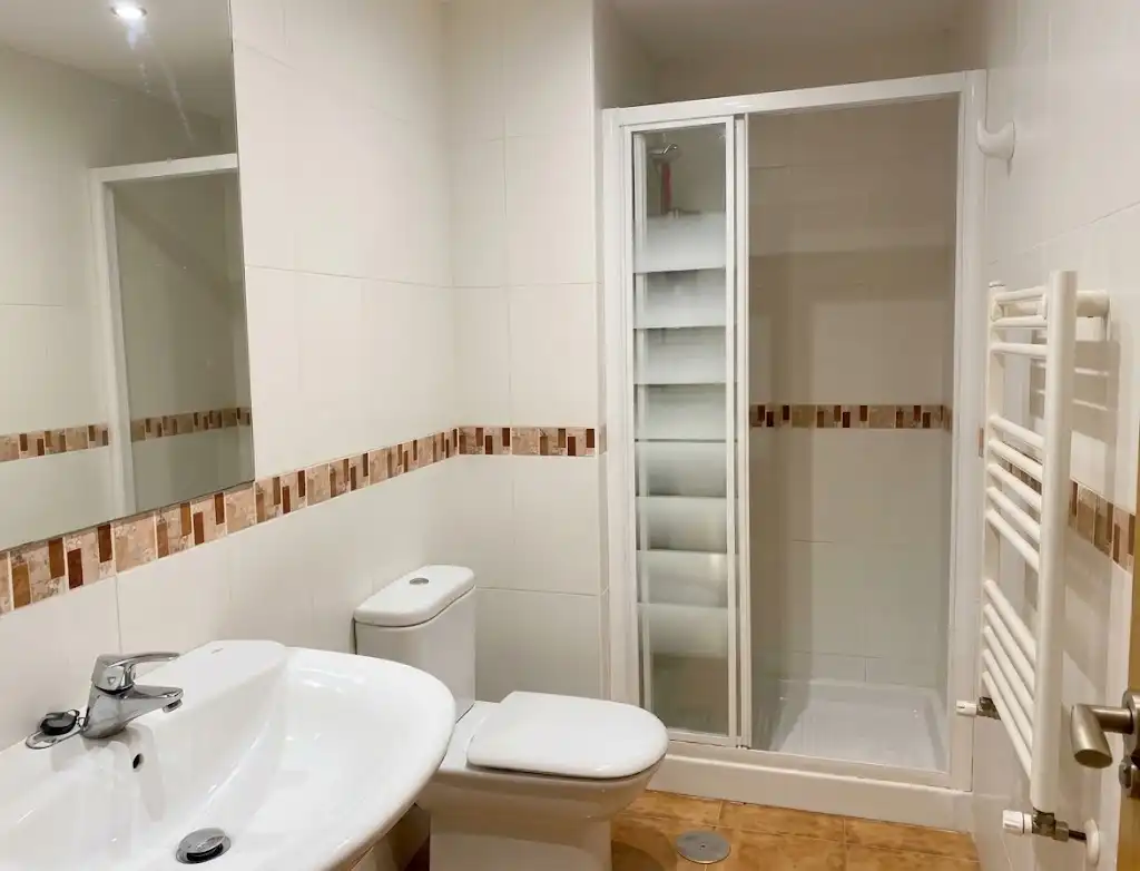 Bathroom of Flat for rent in Villaviciosa - Amandi