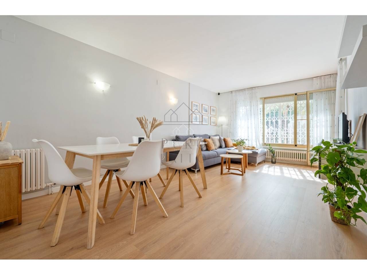 Sala d'estar de Pis en venda en Salou amb Aire condicionat, Calefacció i Parquet
