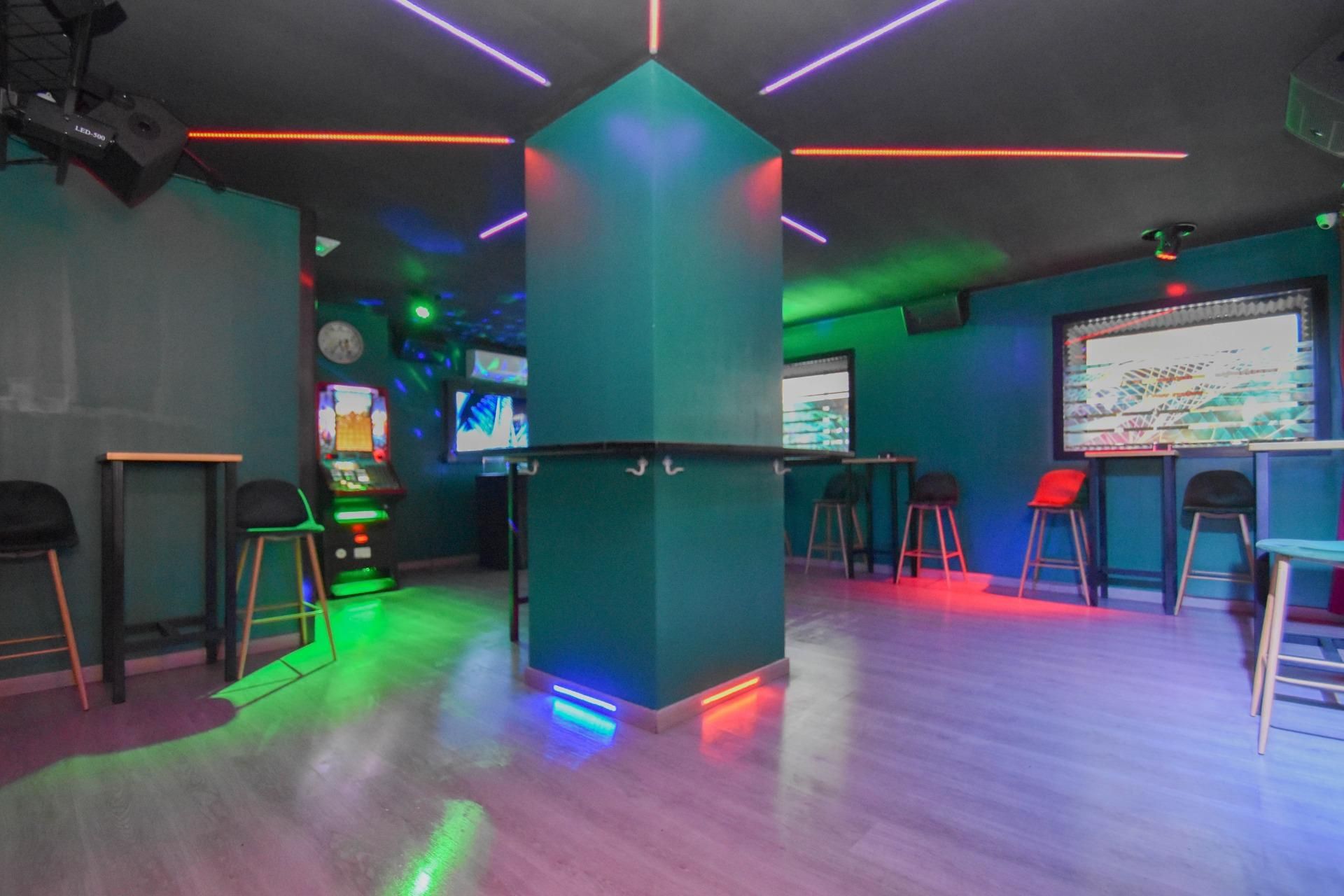 Local de lloguer en  Granada Capital amb Aire condicionat i Moblat