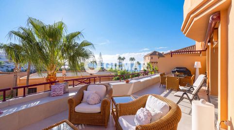 En una de las urbanizaciones más exclusivas y demandadas de Estepona se encuentra este espectacular apartamento dúplex, una propie, image 3