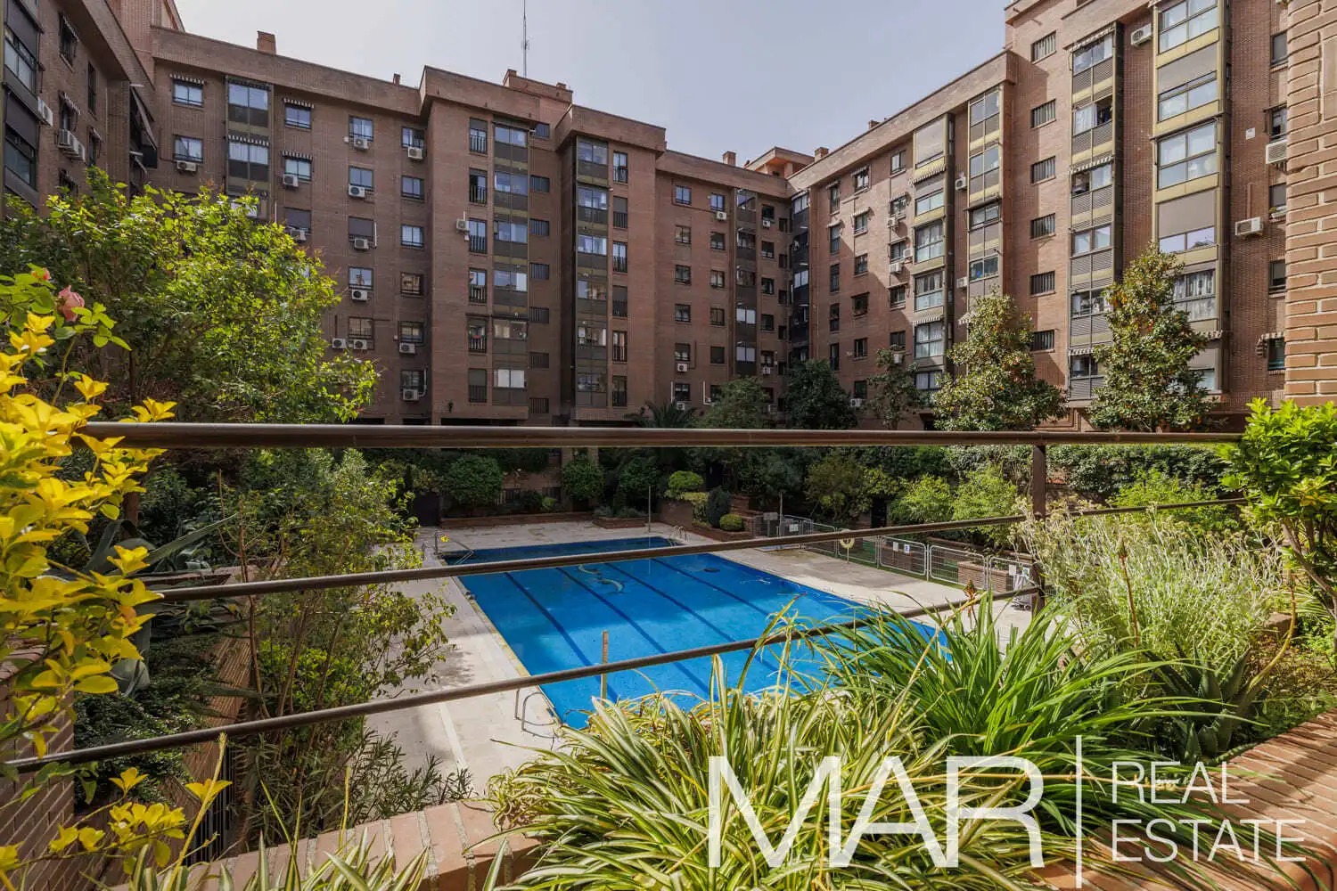 Piscina de Pis en venda en  Madrid Capital amb Aire condicionat, Calefacció i Parquet