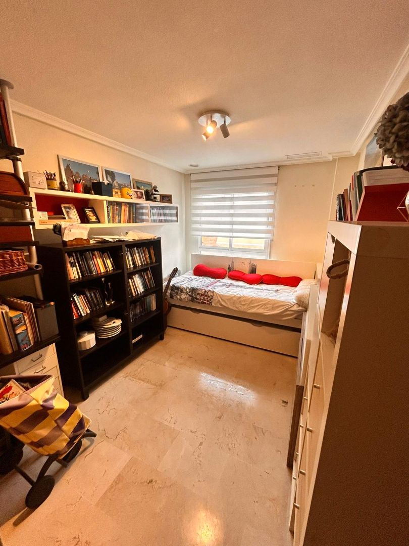 Dormitori de Pis en venda en Elche / Elx amb Moblat, TV i Balcó