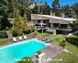 Piscina de Casa o xalet en venda en Gijón  amb Terrassa, Piscina i Balcó