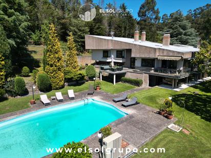 Piscina de Casa o xalet en venda en Gijón  amb Terrassa, Piscina i Balcó