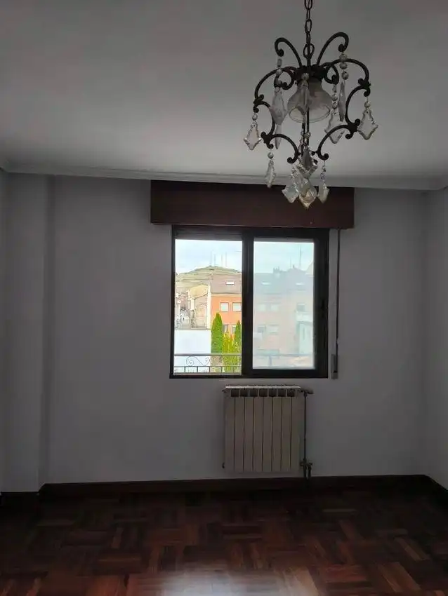 Dormitori de Pis en venda en Briviesca amb Calefacció, Terrassa i Traster