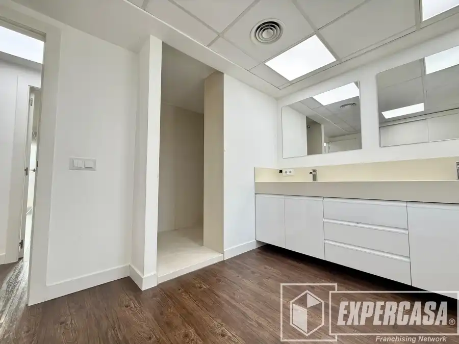 Bathroom of Houses for sale in Domeño  with Air Conditioner and Terrace