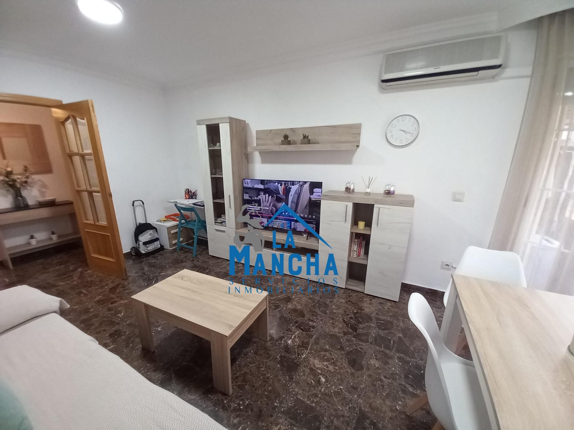 Sala de estar de Piso en venta en  Albacete Capital con Trastero