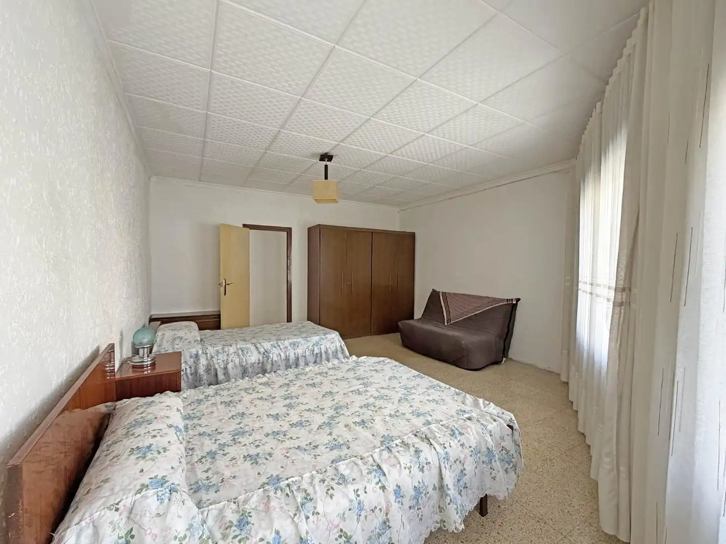 Habitación de Casa adosada en venta en Sabadell con Calefacción y Terraza