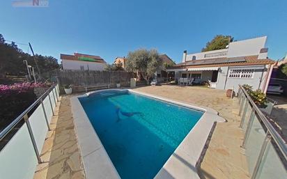 Piscina de Casa o xalet en venda en La Bisbal del Penedès