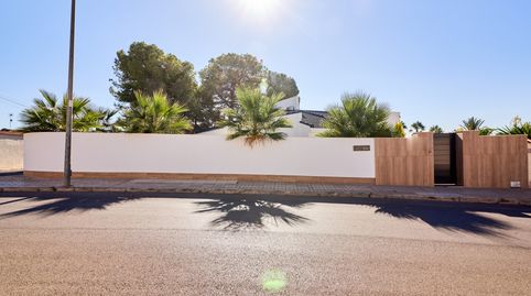 Villa moderna de una sola planta en Ciudad Quesada, Rojales. Ocupa una parcela de esquina de seiscientos veinte metros cuadrados y, imatge 5