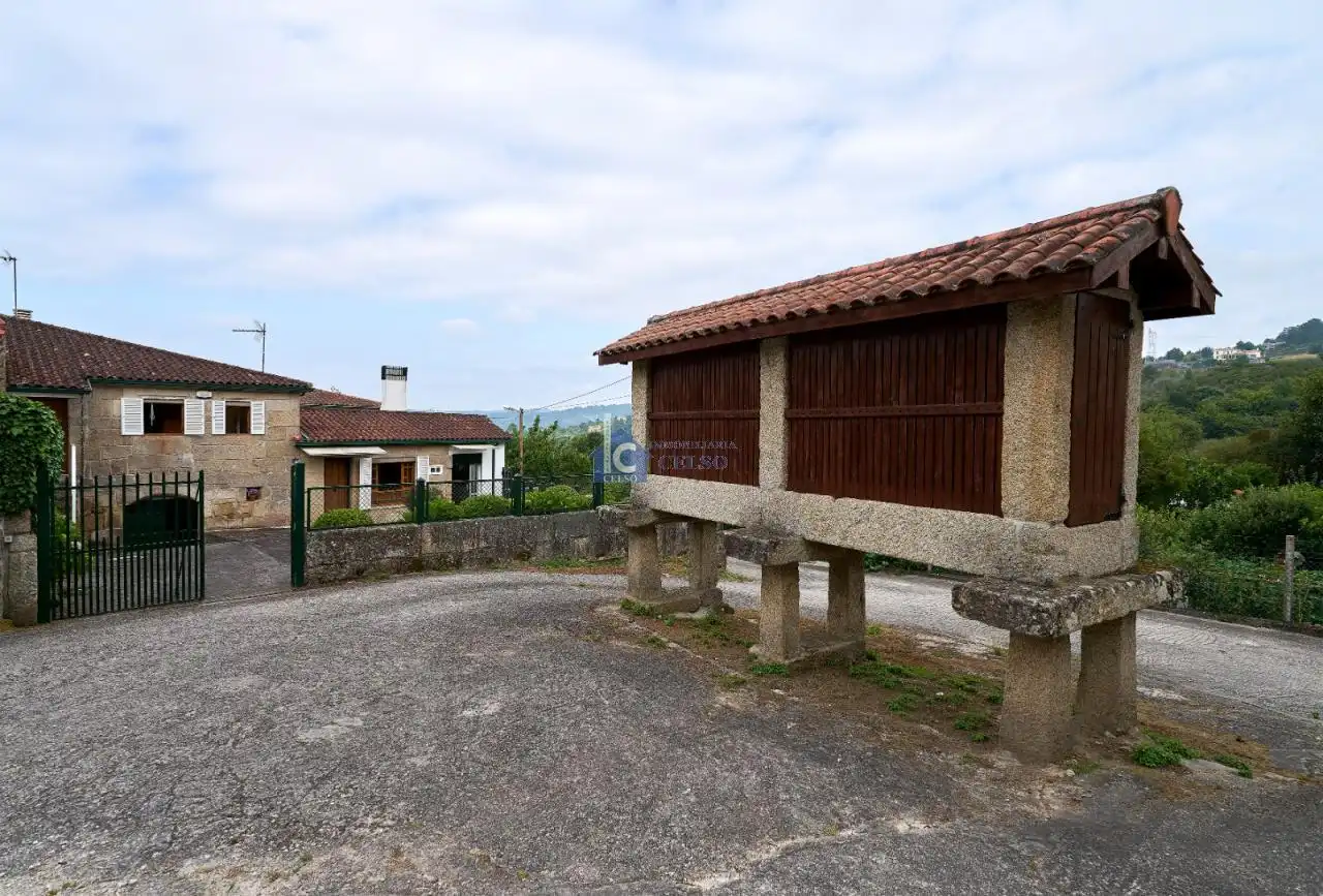 Vista exterior de Casa o xalet en venda en Ourense Capital  amb Calefacció, Jardí privat i Traster