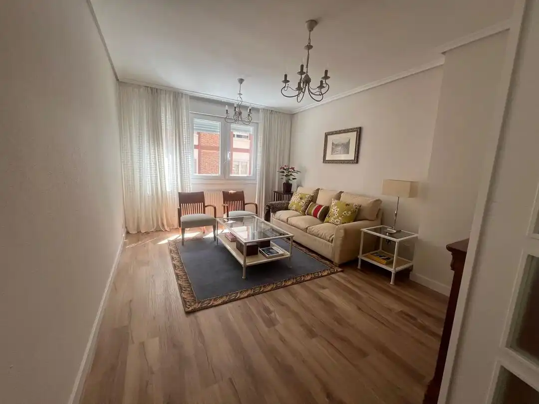 Sala d'estar de Pis en venda en Vitoria - Gasteiz amb Calefacció, Terrassa i Traster