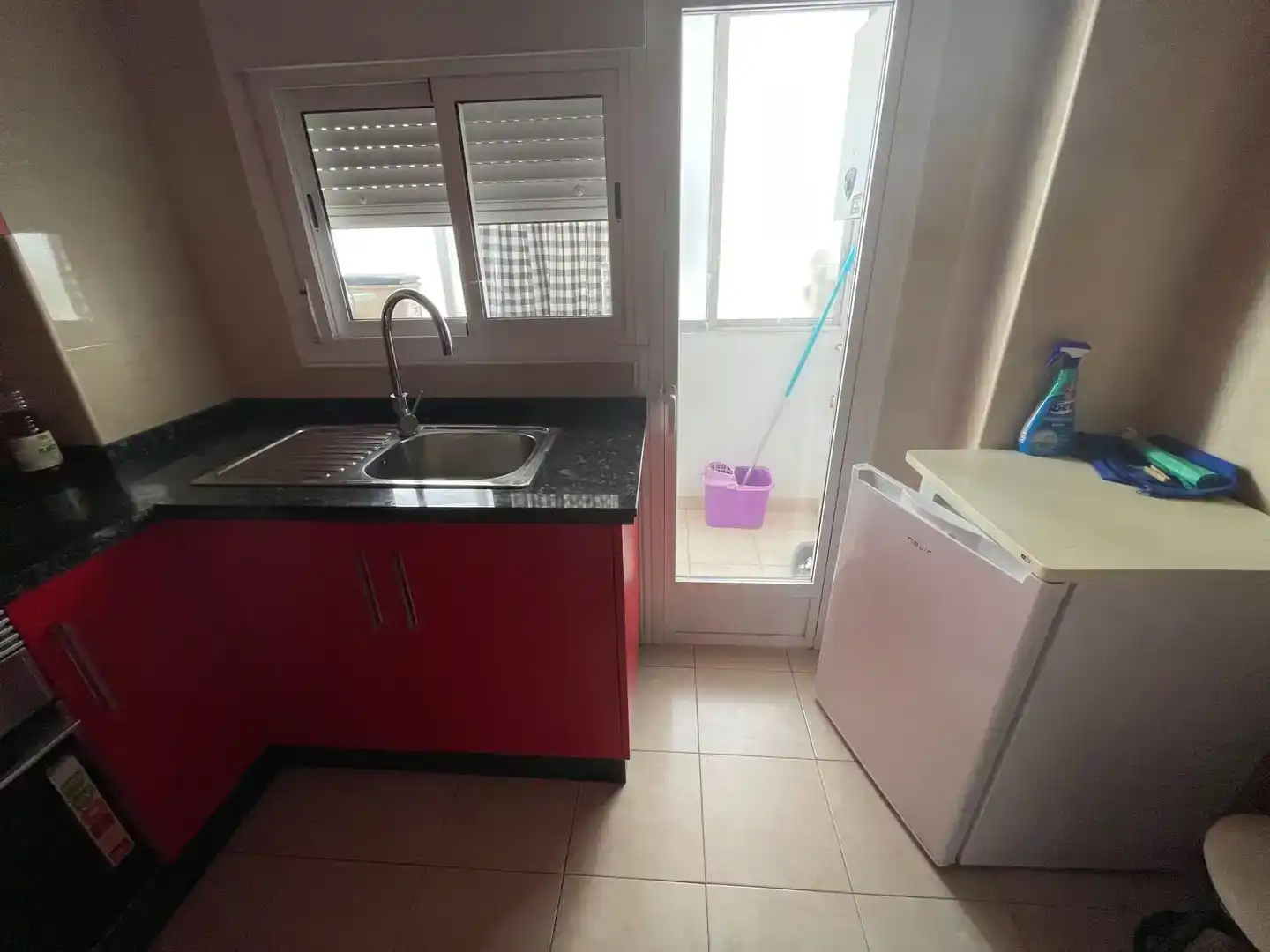 Kitchen of Flat for share in Casas de Don Pedro  with Air Conditioner, Furnished and Balcony