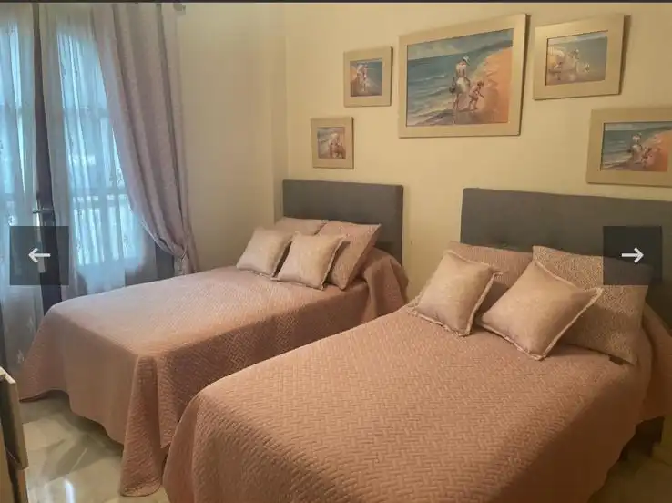 Habitación de Piso de alquiler en Estepona con Aire acondicionado, Terraza y Amueblado
