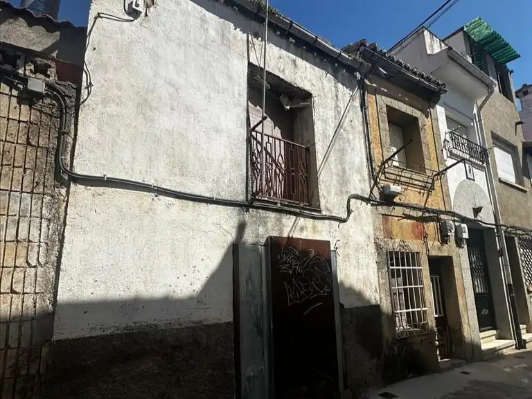 Adossat en venda a Serrallo